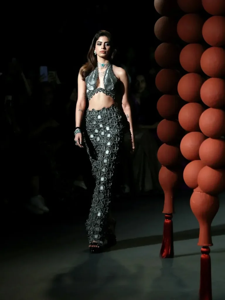 Khushi Kapoor Brings the House Down at Oxynn's Debut Showcase 53958