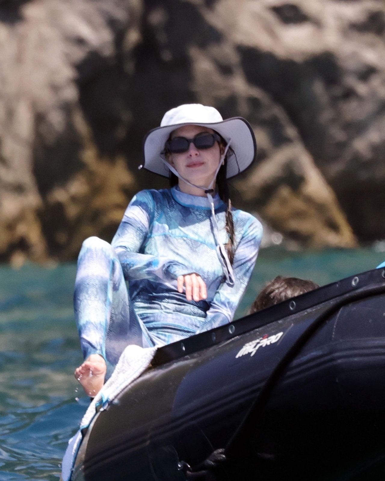 Anne Hathaway on the Amalfi Coast Adopts Riviera Chic