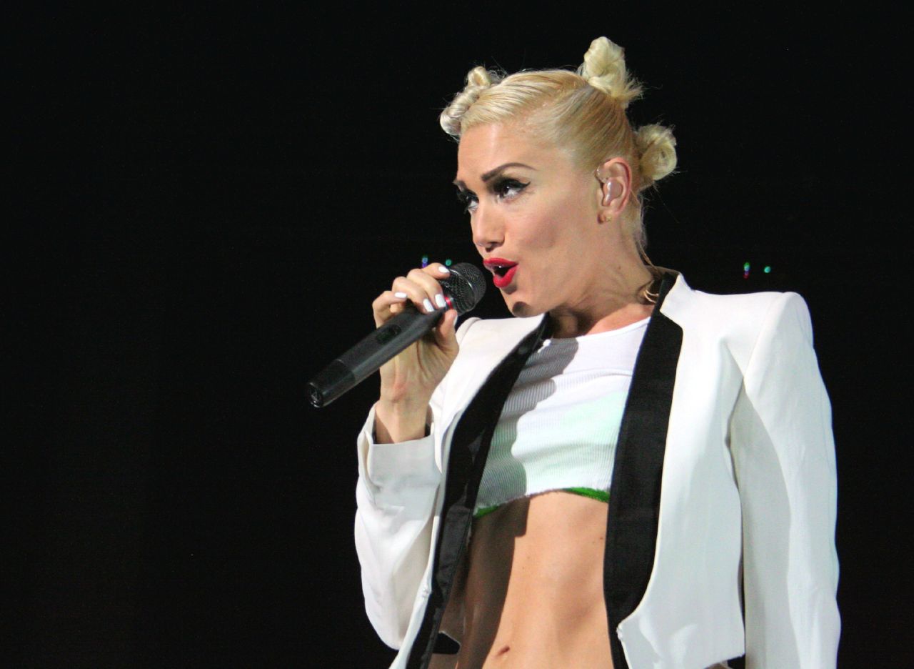 Gwen Stefani Electrifies on Sleep Train Stage