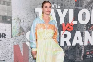 Julia Stiles’ Fashion Statement at Madison Square Garden