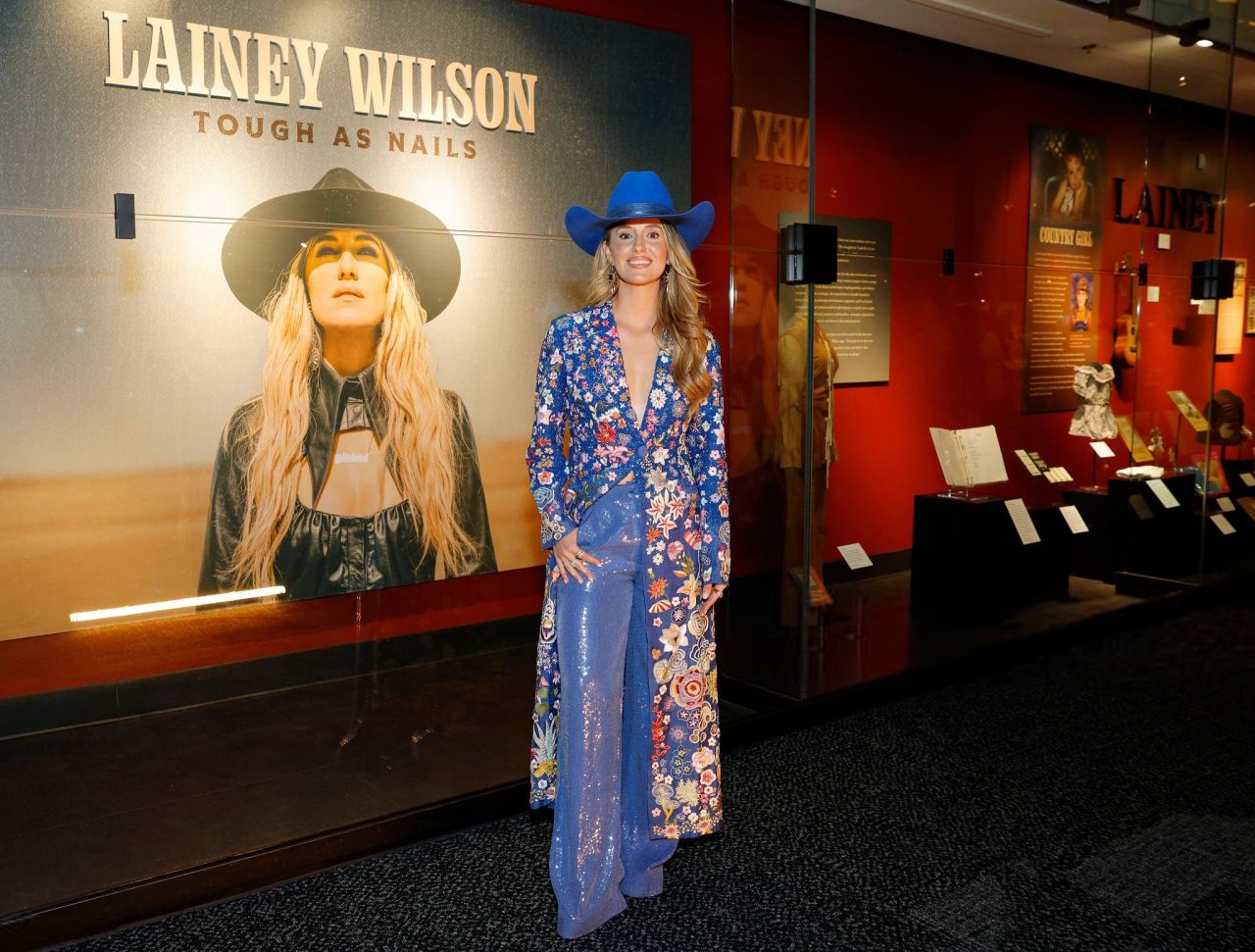 Lainey Wilson's Gritty Glamour on Full Display