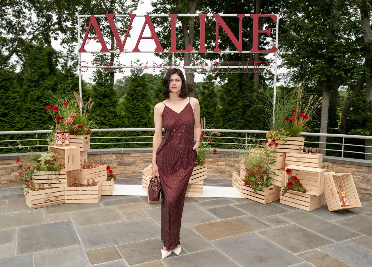 Rustic Chic Meets Luxe Elegance as Daddario Shines