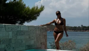 Tracee Ellis Ross looked stunning in a black bikini