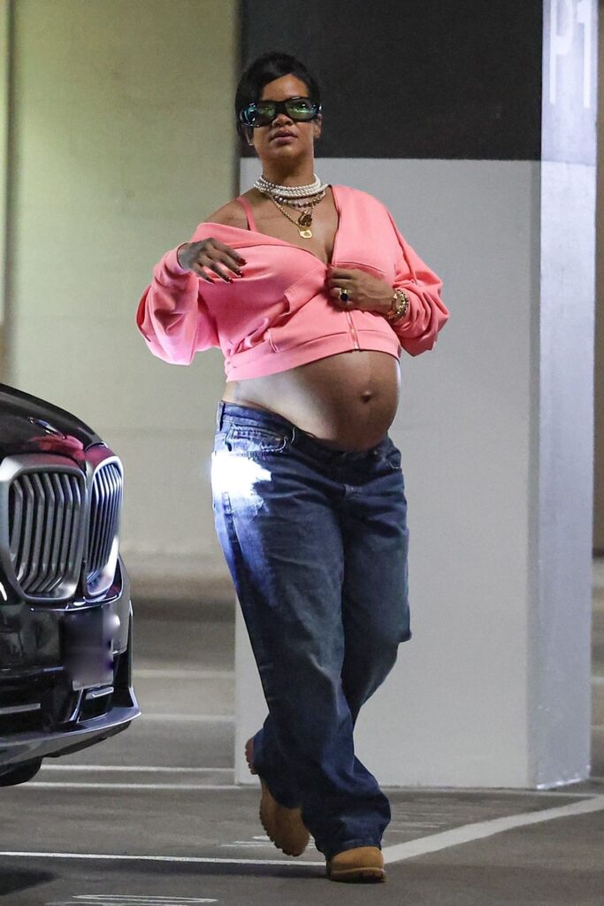 Rihanna: Shaping the Style Narrative with Unmatched Boldness 57790