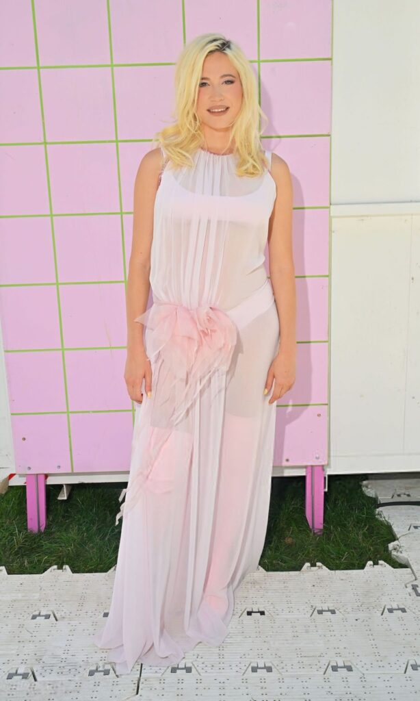 Pixie Lott’s Whimsical Pink at Flackstock Festival 58017