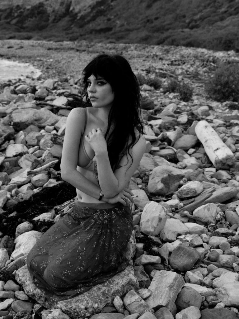 Sophie Thatcher’s Grunge Romance Photoshoot 58457