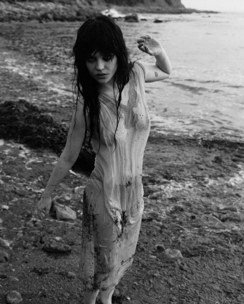 Sophie Thatcher’s Grunge Romance Photoshoot 58458