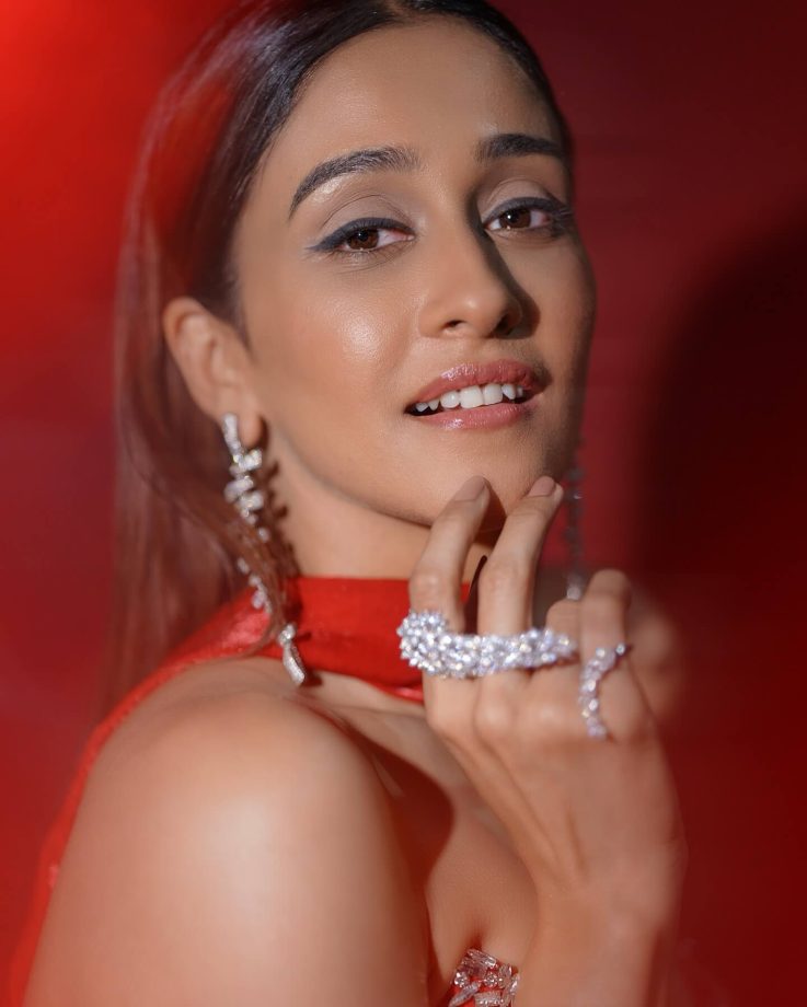 Regina Cassandra stuns in a bold red gown