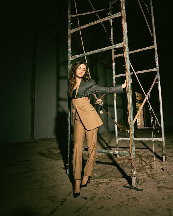 Jasmin Bhasin Stuns in Earthy Glam with a Power-Packed Look