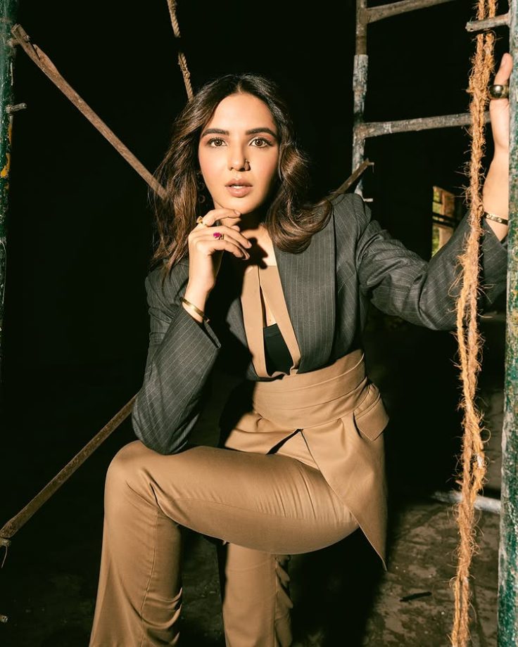 Jasmin Bhasin Stuns in Earthy Glam with a Power-Packed Look