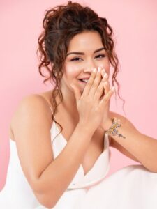 Princess of Bollywood: Avneet Kaur’s Enchanting White Gown and Haute Hairdo
