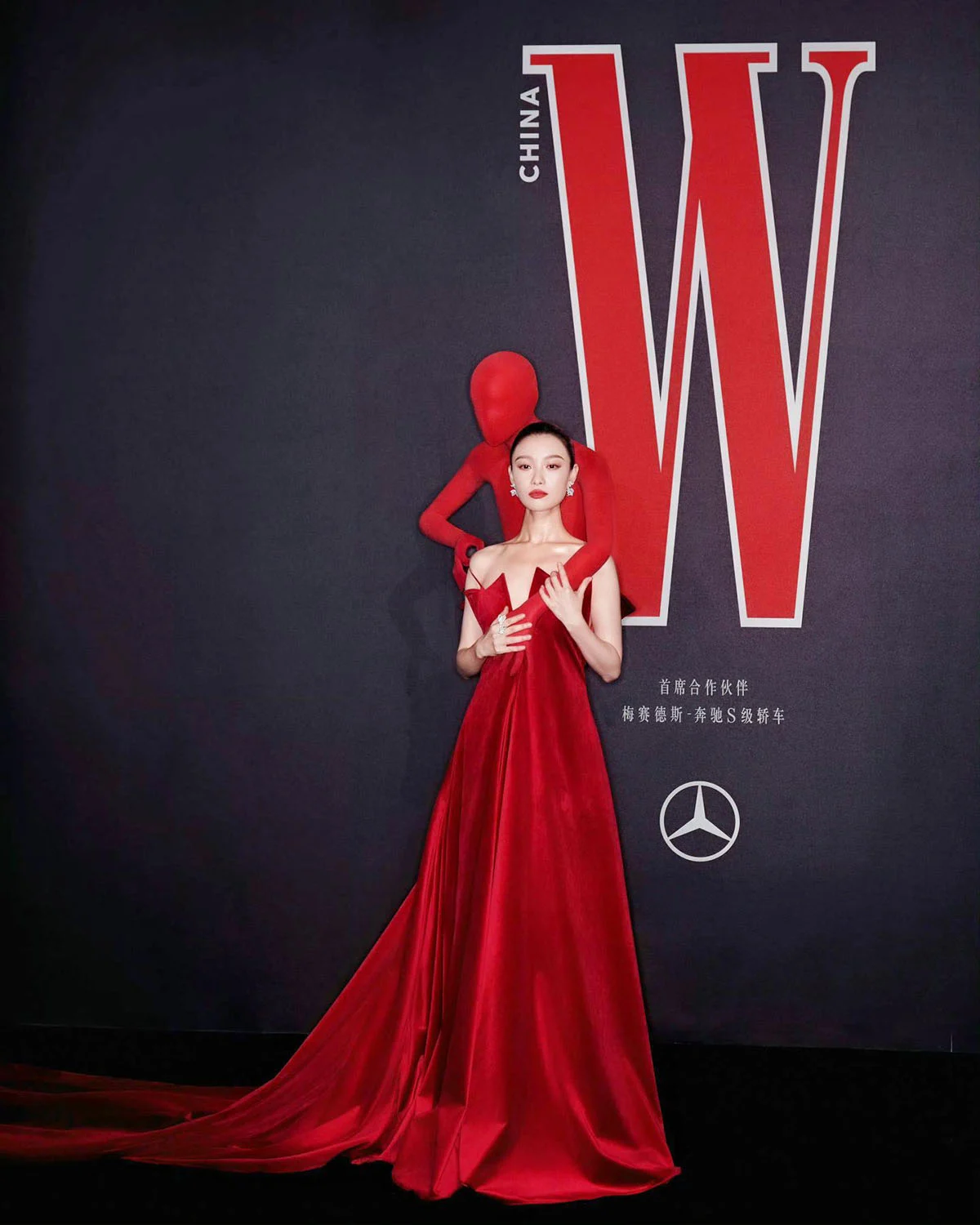 Ni Ni Wore Robert Wun Couture To The W China Annual Gala 2025