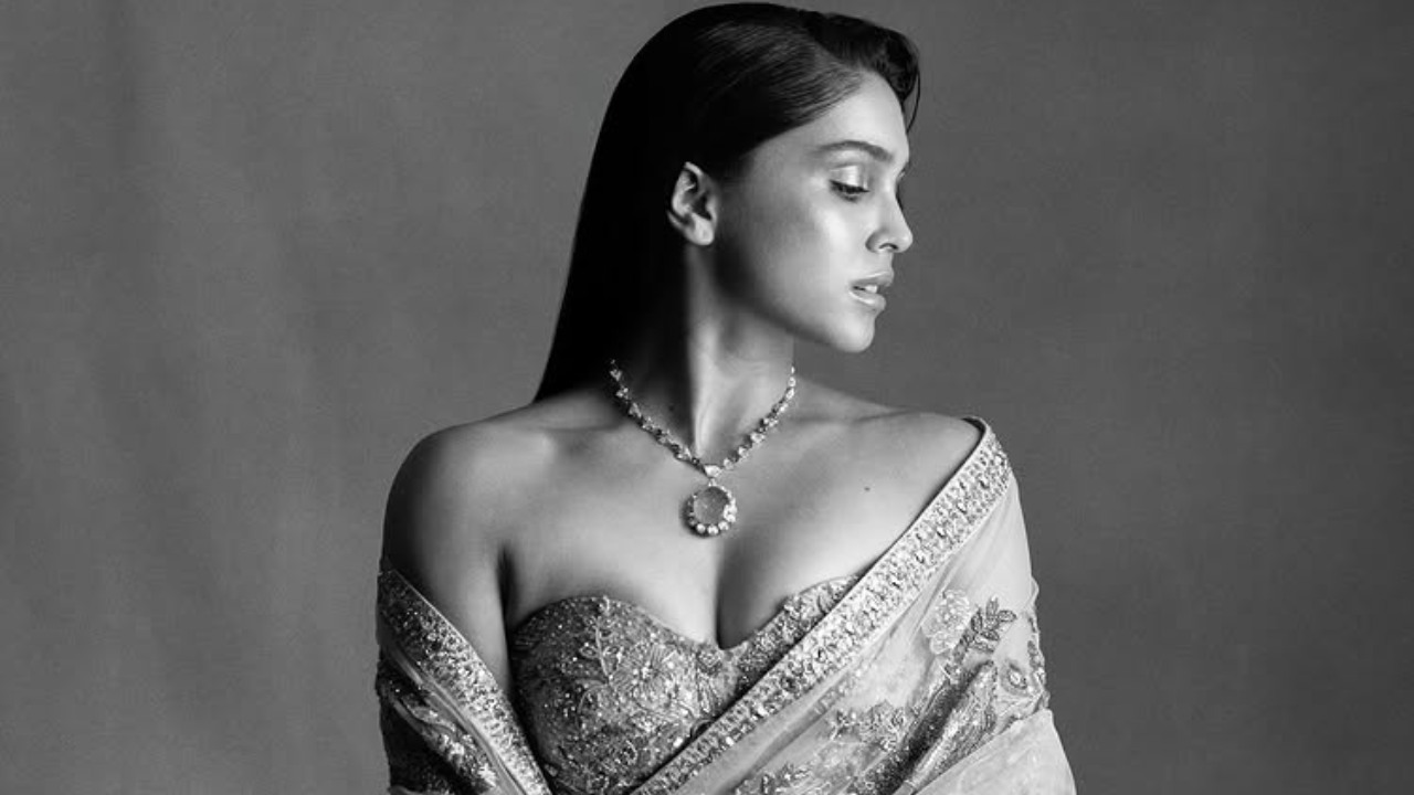 Regal Glow Sharvari Wagh in Off Shoulder Saree