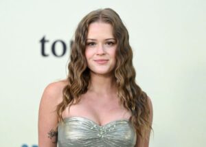 Ava Phillippe’s Y2K Siren Call: The Rise of Metallic Minis