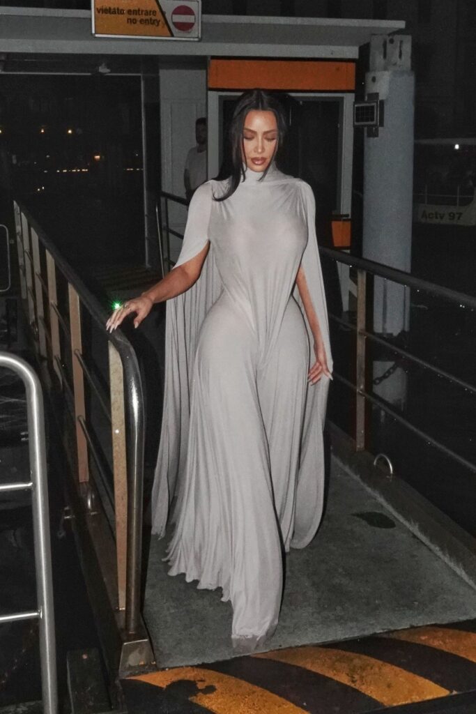 Kim Kardashian is bringing her sexy style to Venice Kim Kardashian is bringing her sexy style to Venice