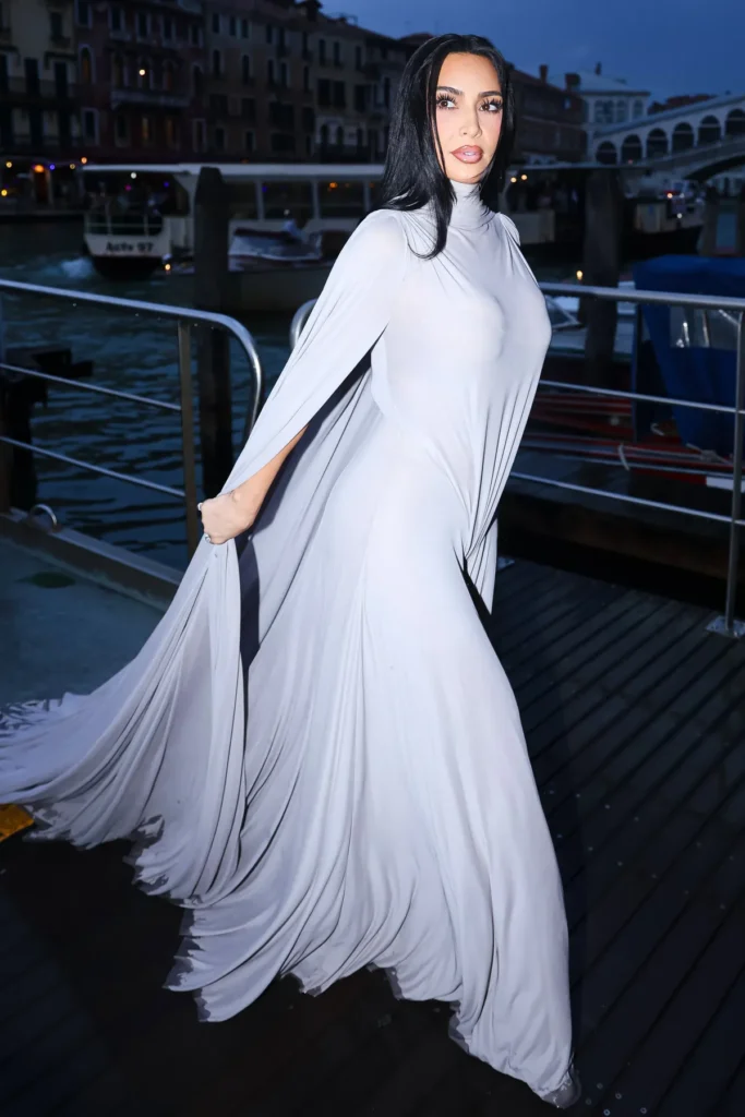 Kim Kardashian is bringing her sexy style to Venice Kim Kardashian is bringing her sexy style to Venice