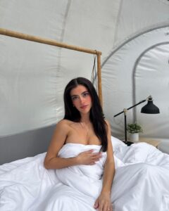 Paula Polonio Debuts Summer Cyber-Romance