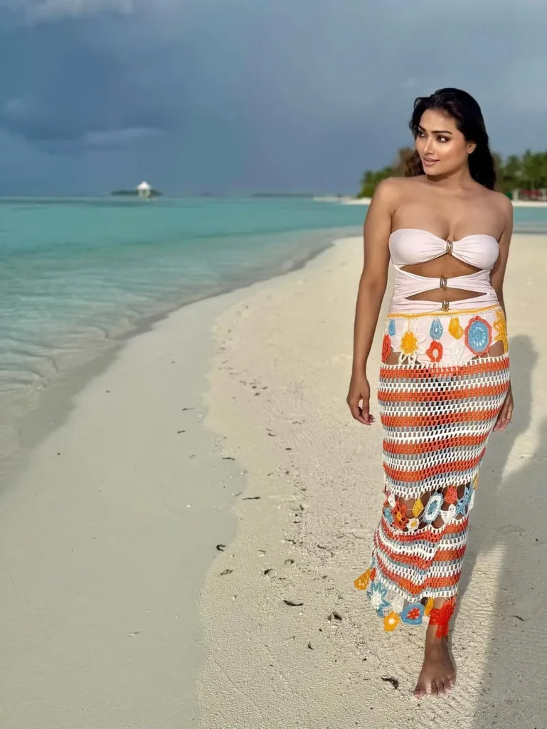 Aishwarya Devan Sets Beach Fashion Goals in White Outfit