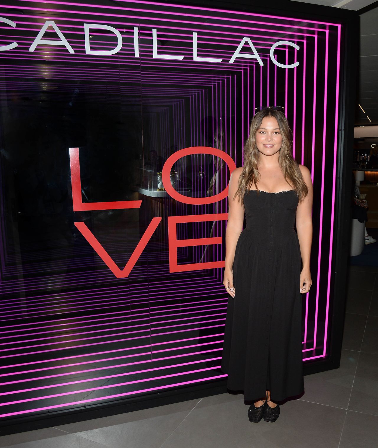 Olivia Holt Sleek Minimalism Steals the Spotlight at US Open 2025
