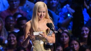 Rosé Wins Song of the Year at 2025 VMAs