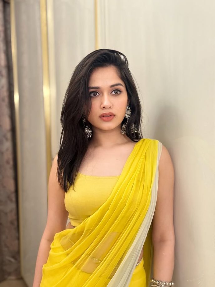 Jannat Zubair Rahmani Looks Great in a Yellow Saree Jannat Zubair Rahmani Looks Great in a Yellow Saree