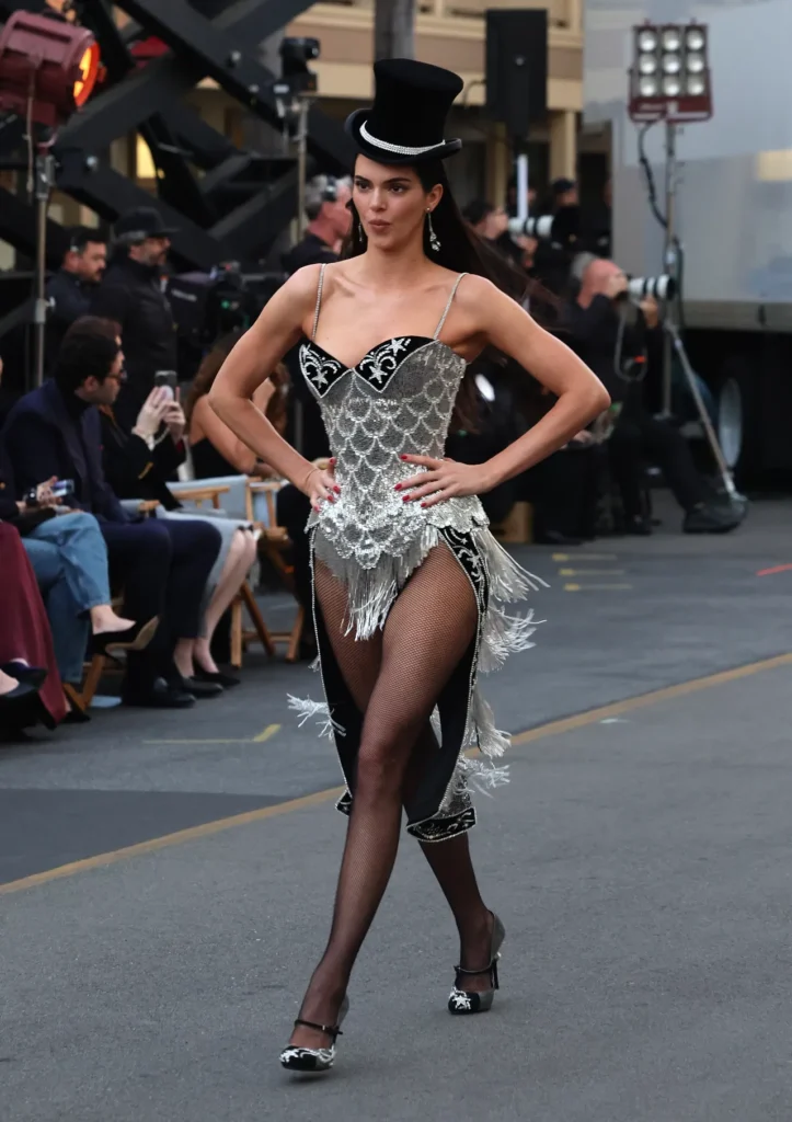 Kendall Jenner elegantly opened another fashion presentation Kendall Jenner elegantly opened another fashion presentation