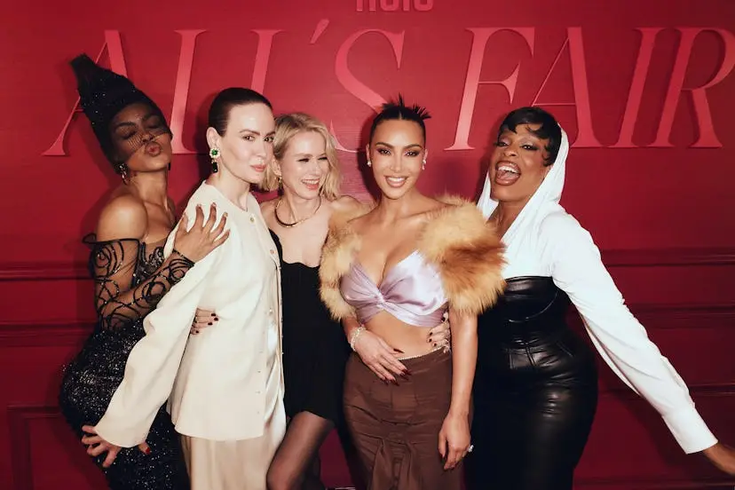 Kim Kardashian Put Her Signature Spin on This Season’s Hottest Color Combo Kim Kardashian Put Her Signature Spin on This Season’s Hottest Color Combo