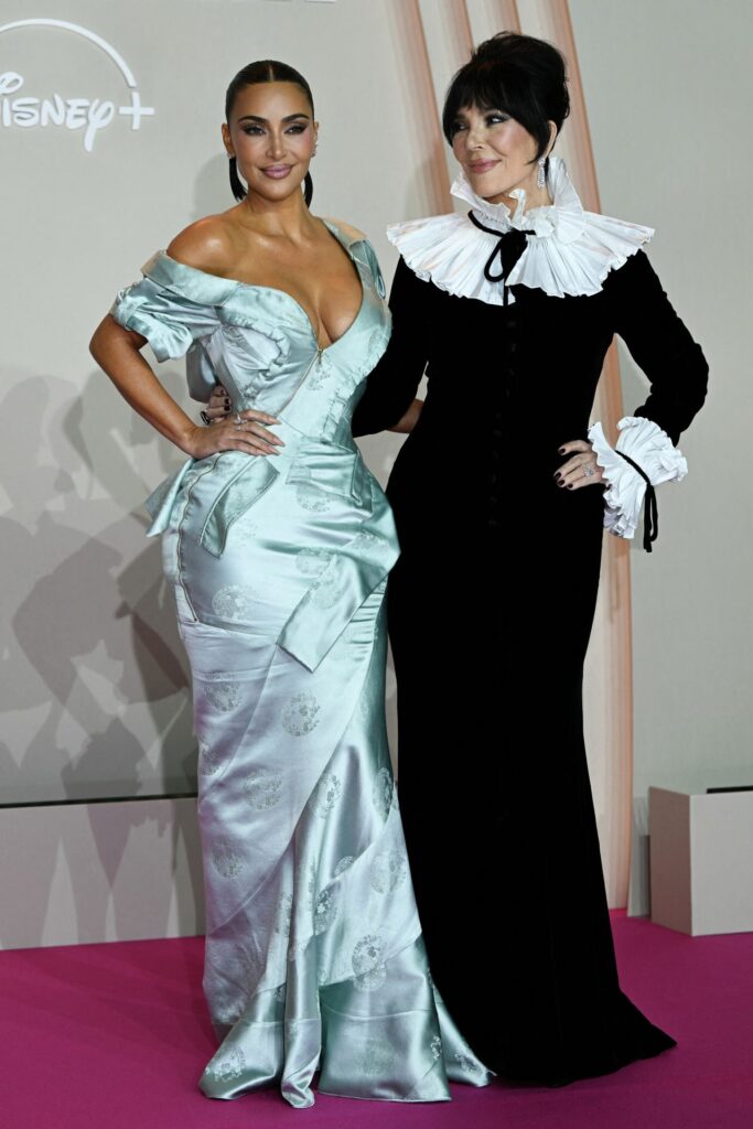 Kim Kardashian looks stunning in baby blue Dior Kim Kardashian looks stunning in baby blue Dior