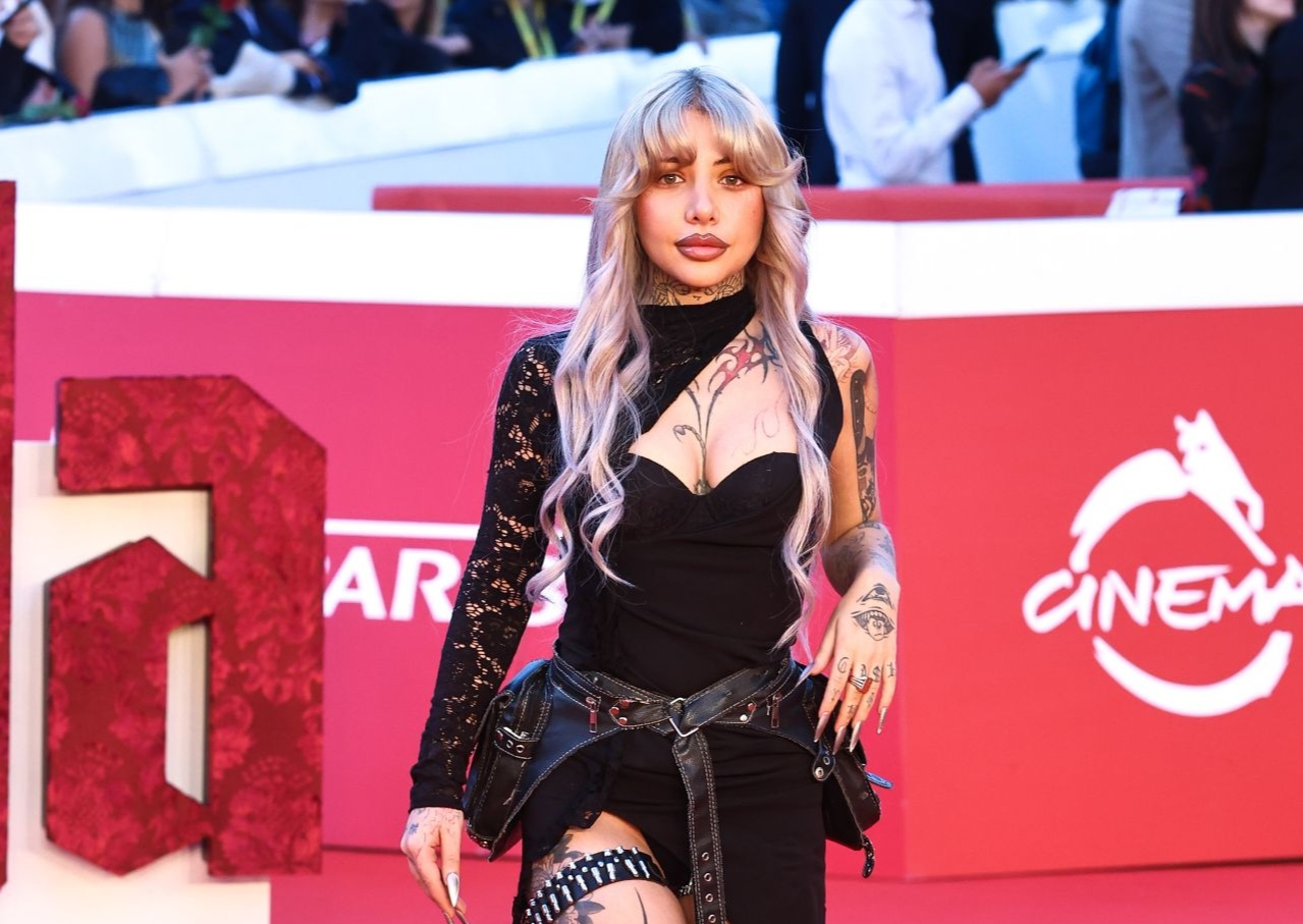 Lady Giorgia in Gothic Lace Ensemble at Rome Lady Giorgia in Gothic Lace Ensemble at Rome