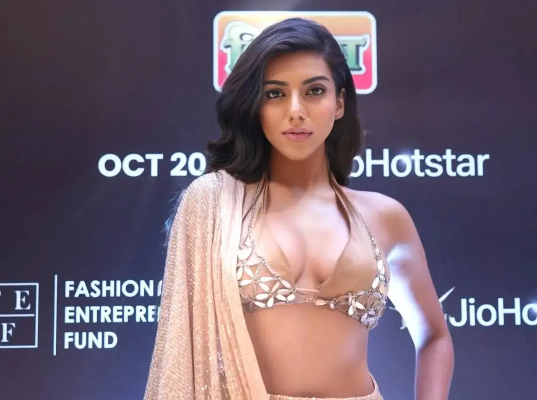 Mannat Khanna shines like liquid gold