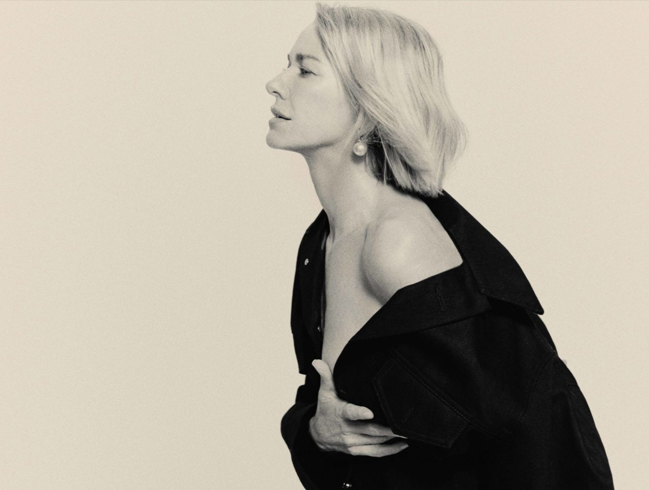 Naomi Watts Adopts Architectural Minimalism Naomi Watts Adopts Architectural Minimalism