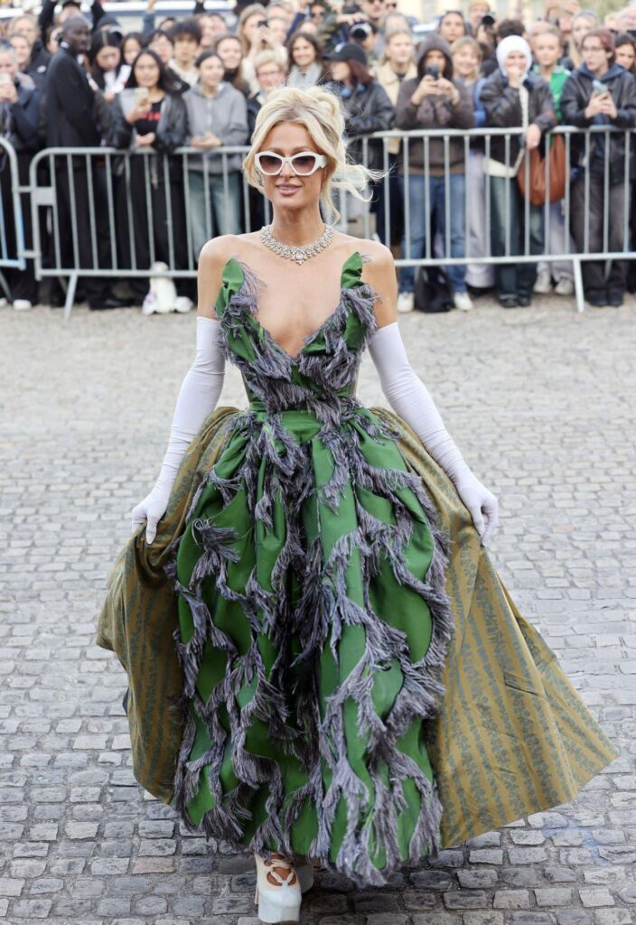 Paris Hilton Reintroduces Vivienne Westwood Corsetry at Fashion Week Paris Hilton Reintroduces Vivienne Westwood Corsetry at Fashion Week