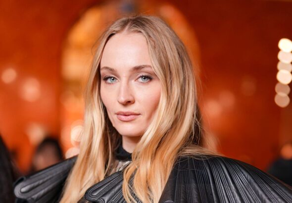 Sophie Turner Showcases Sculptural Edge at Louis Vuitton Fashion Show 2025_2