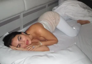 Georgina Rodríguez looks sexy in her strapless jet-set look