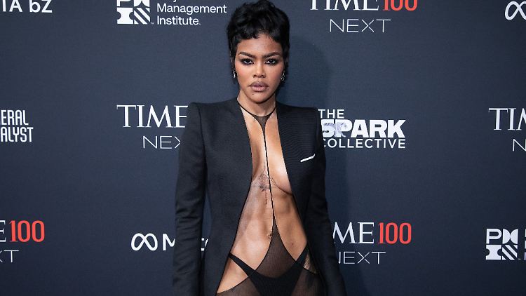 Teyana Taylor is almost undressed Teyana Taylor is almost undressed