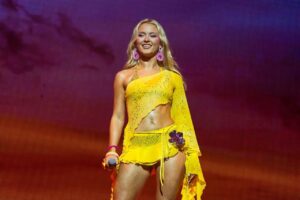 Zara Larsson in Yellow Stage Ensemble at OVO Arena Wembley Zara Larsson in Yellow Stage Ensemble at OVO Arena Wembley