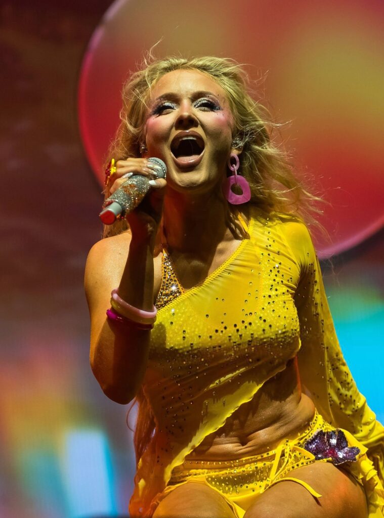 Zara Larsson in Yellow Stage Ensemble at OVO Arena Wembley Zara Larsson in Yellow Stage Ensemble at OVO Arena Wembley